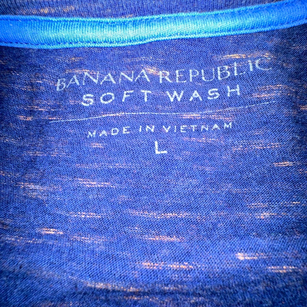 Banana Republic soft wear blue and pink marled tshirt - Picture 2 of 4